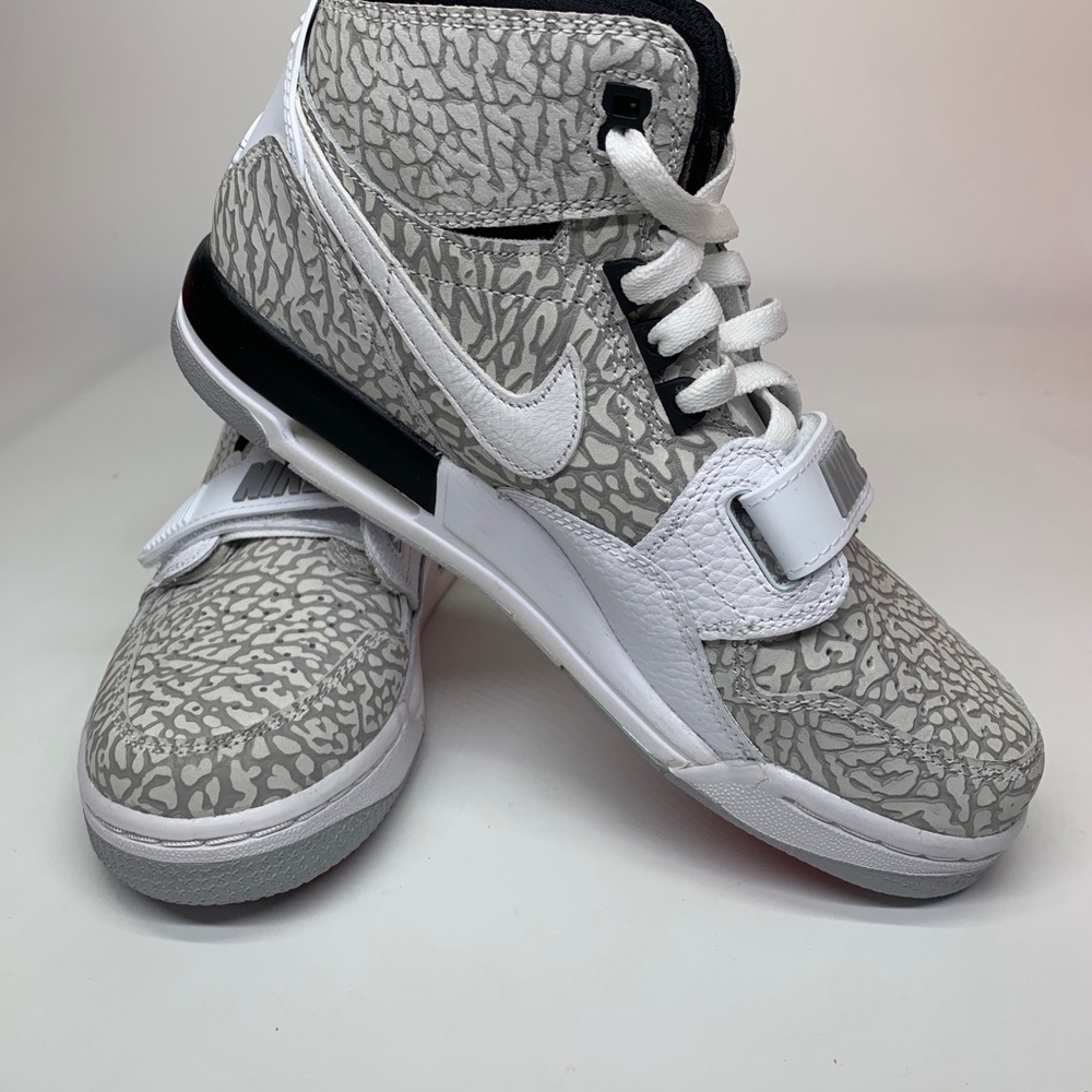 New Women’s Nike Air Jordan Legacy 312 Shoes - Picture 7 of 8